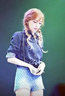 金泰妍白色背景,纯净之美的白色演绎