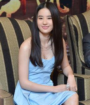 腿上有疤的明星,揭秘腿上有疤的明星