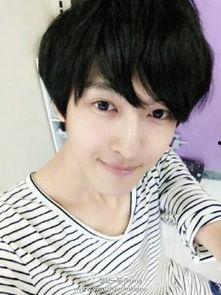 美男子生活照,揭秘美男子生活照中的魅力瞬间